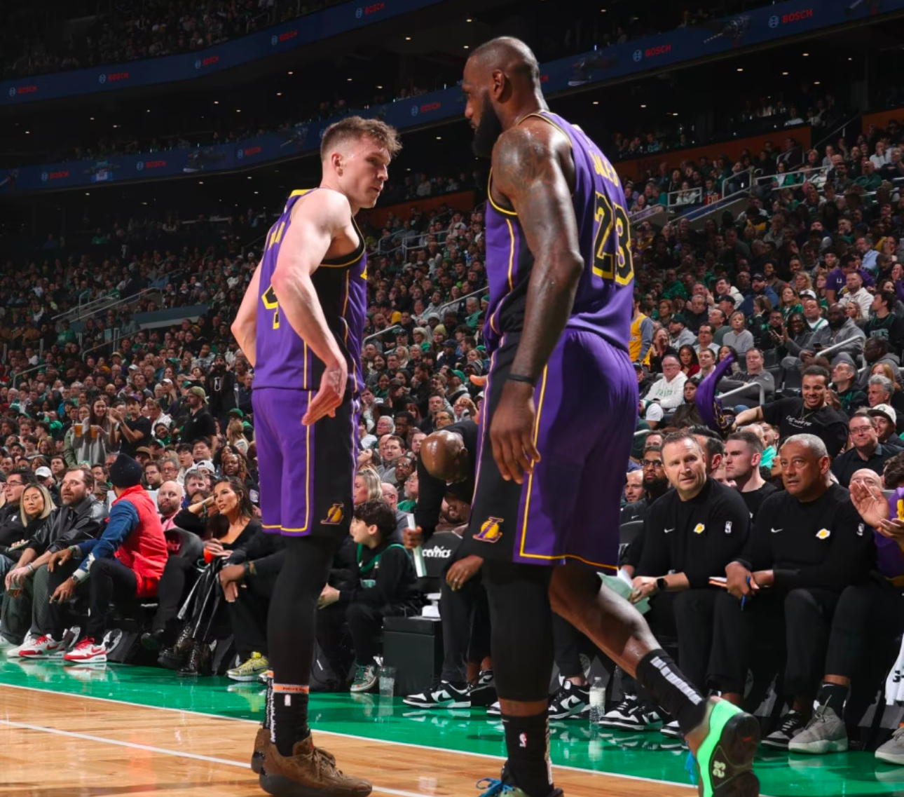 太狠了！深圳男篮造点机会备战足总杯今晚波士顿凯尔特人更衣室发声，蒂姆连续七场比赛得分超过连败的简单介绍